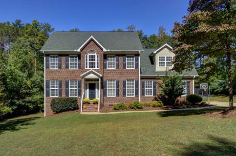 412 Lakecrest Drive