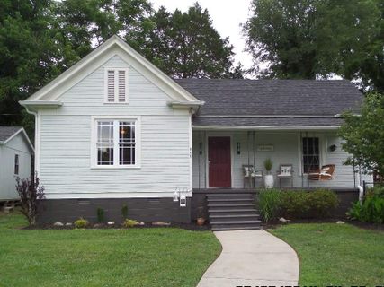 211 Douglas