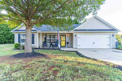 611 Kestrel Blf sold home in Falcon Ridge, Boiling Springs, SC