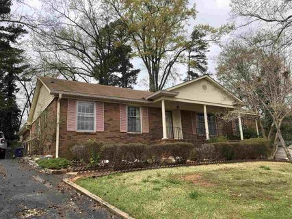 221 Yorkshire Dr
