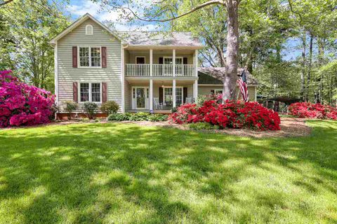 537 Cambridge Dr