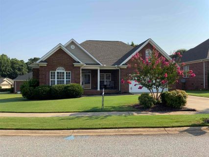 547 Ellsmere Way