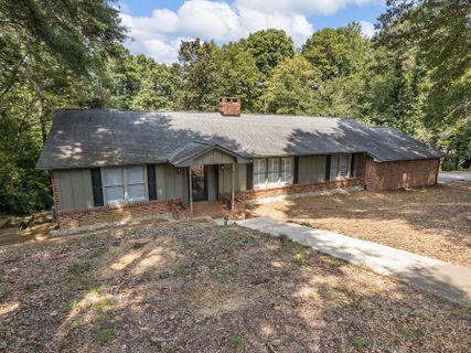 290 Hollis Dr
