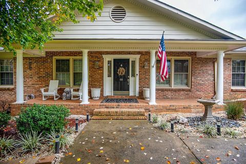 110 Lakeland Ave