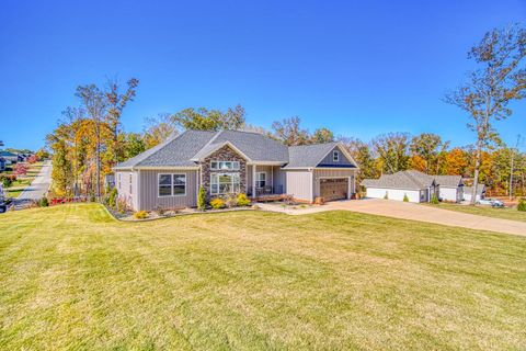 205 Larissa Ct.