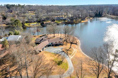124 Dolphin Drive