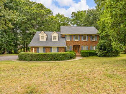 204 Thornhill Dr