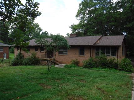 3004 W Croft Circle