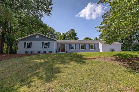 2 Sycamore Court