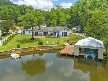 1326 E Lakeshore Drive