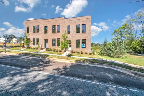 290 College Street sold home in The Village At Creekside, Spartanburg, SC