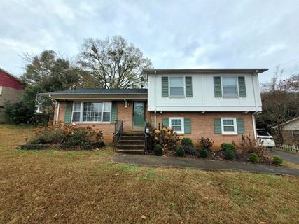 215 Saint Matthews Ln
