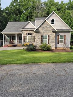198 Woodland Avenue