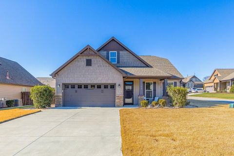 802 Lynshire Lane