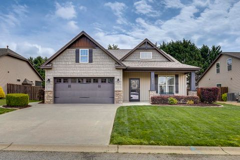 807 Lynshire Lane