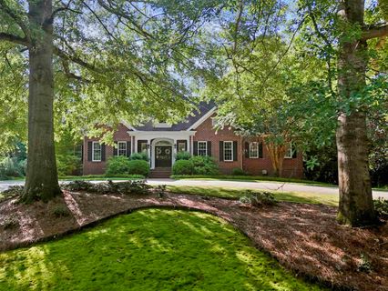 6 Twin Oaks Court