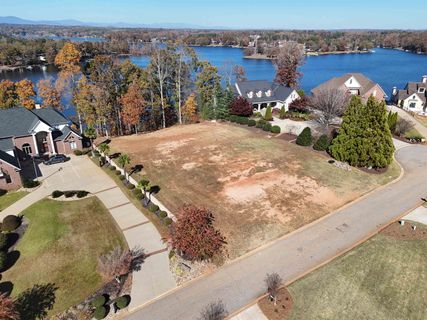 208 E Caledonia Court pending home in Woodfin Ridge, Inman, SC