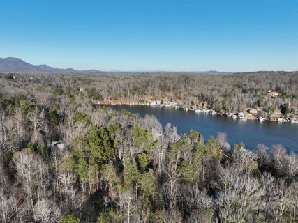 W Lakeshore Dr active home in Lake Lanier, Landrum, SC
