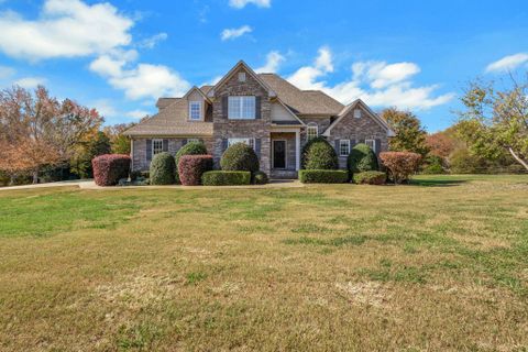 719 Hickory Hollow