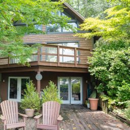 1516 W Lakeshore Drive
