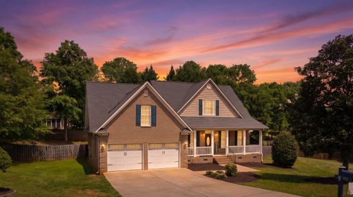 822 Tapestry Court active home in Sterling Ests, Boiling Springs, SC