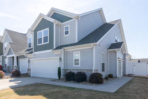 1332 Summer Gold Way pending home in Peachtree Townes, Boiling Springs, SC
