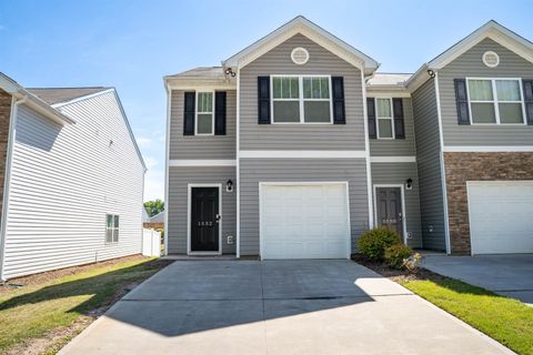 1552 Katherine Court active home in Townes At North Springs, Boiling Springs, SC