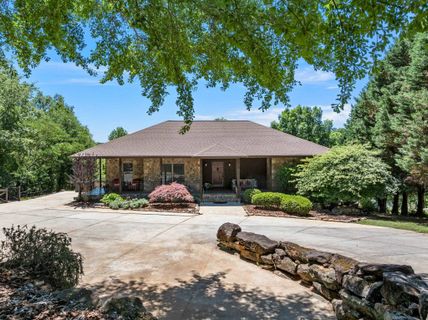 181 Lakeshore Drive