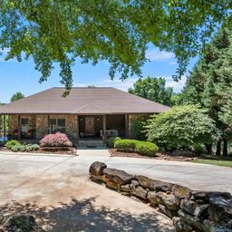 181 Lakeshore Drive
