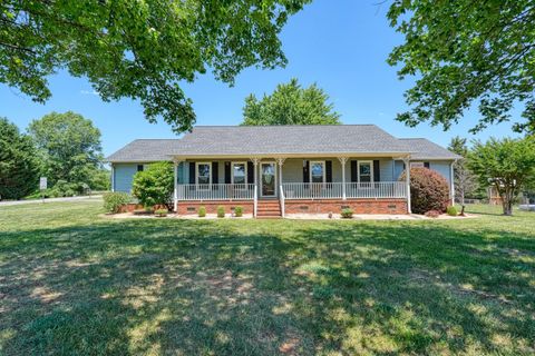 241 Mason Drive active home in Northwoods, Inman, SC