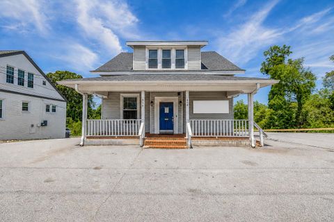 858 E Main Street