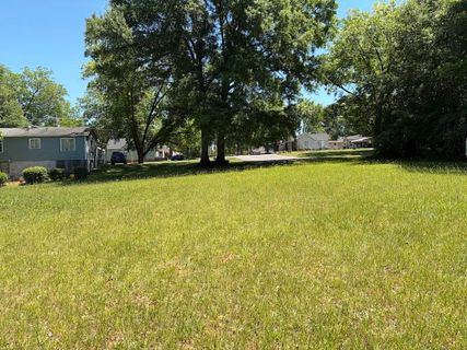 510 W Race St