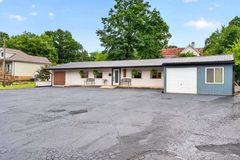 332 S Howard Ave