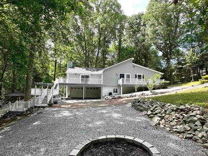 150 Orchard Drive active home in Lake Bowen, Inman, SC