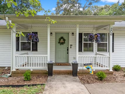 206 Dogwood Court
