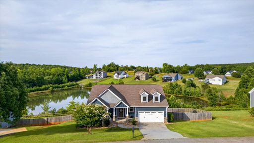 977 Garnet Circle active home in Stone Creek Falls, Chesnee, SC