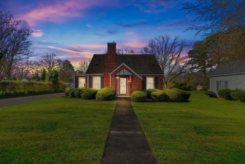 208 E Fairview Avenue