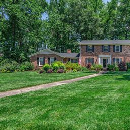 123 Fernbrook Cir Circle