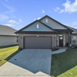 30 Woodcross Drive