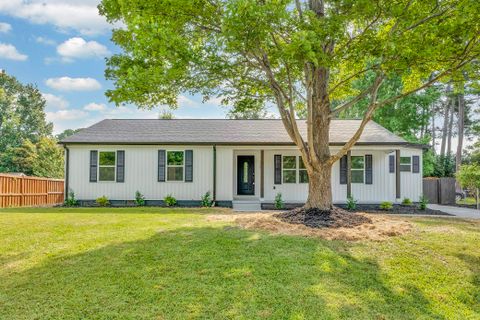 208 Seven Oaks Lane