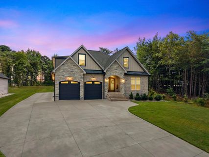 1687 Dickson Rd