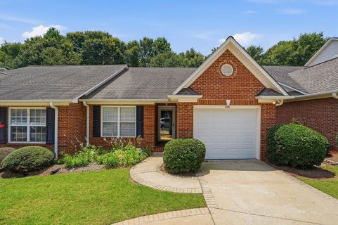 Homes in West Hampton, Moore