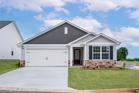 1073 Mossy Oak Drive active home in Henson Creek Farms, Moore, SC
