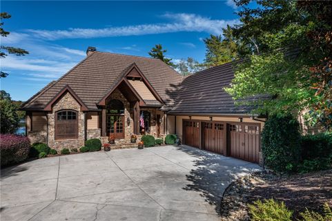 113 Burwood Court