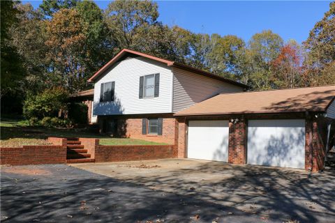 220 Nottingham Way