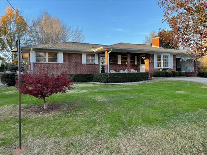 519 Robinhood Drive