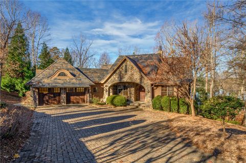 501 Lake Vista Way