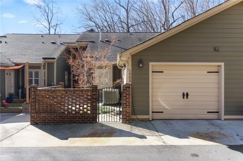 1303 Leeward Road