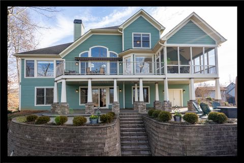 407 Bay Hill Drive