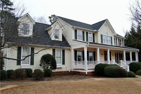 Previously sold for $407,000